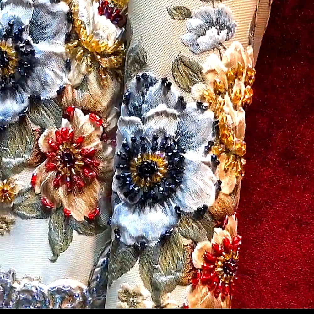 ❤️RESERVED. NWT Stunning Jacket with 3D Hand saw Flowers Beads. X - Picture 9 of 16